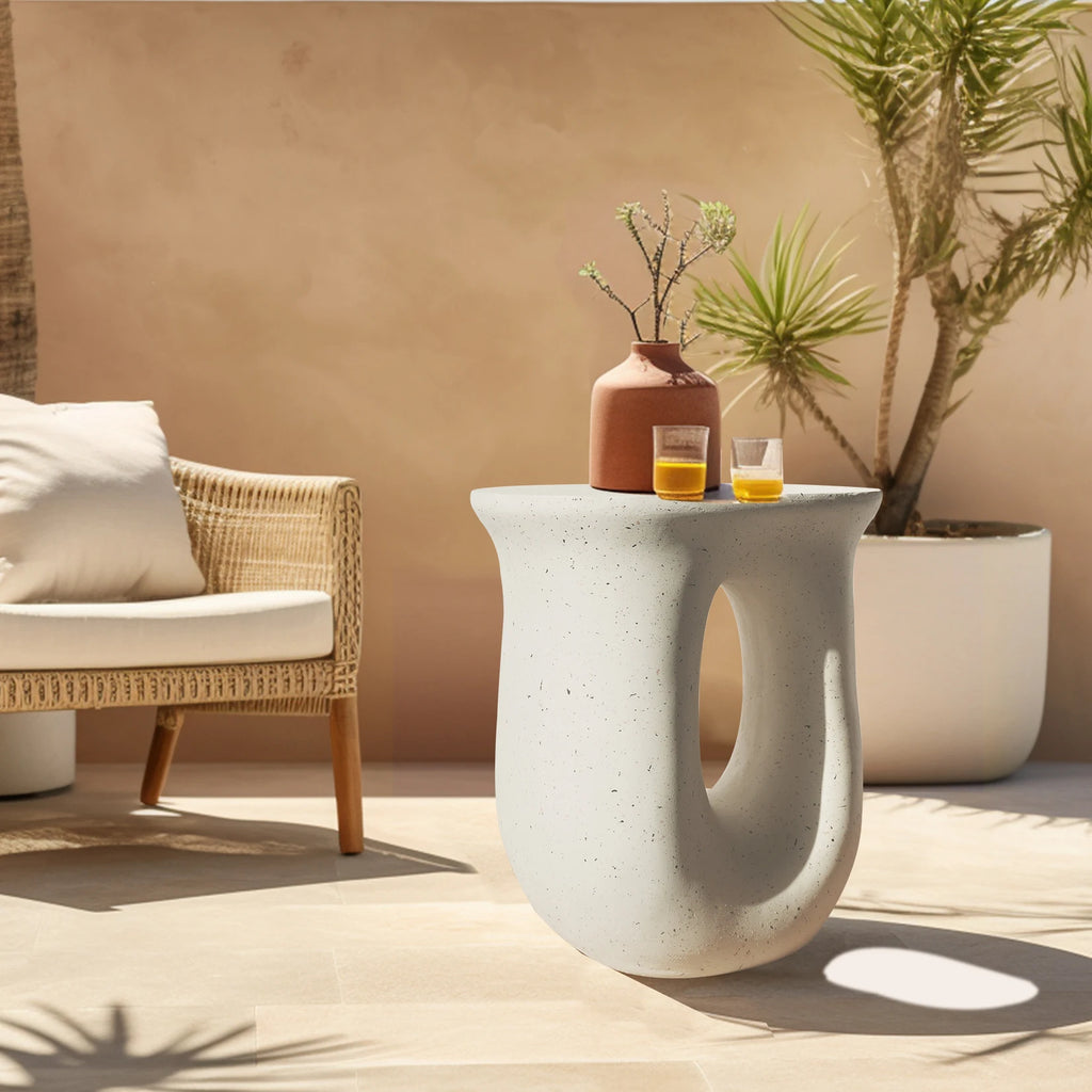 U-shaped Geometric Side End Table Coffee Table Stylish Lightweight Nightstand Bedroom Decor Accent Table