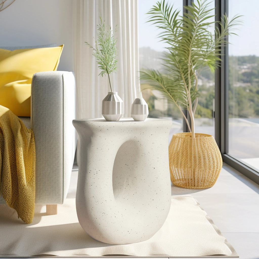 U-shaped Geometric Side End Table Coffee Table Stylish Lightweight Nightstand Bedroom Decor Accent Table